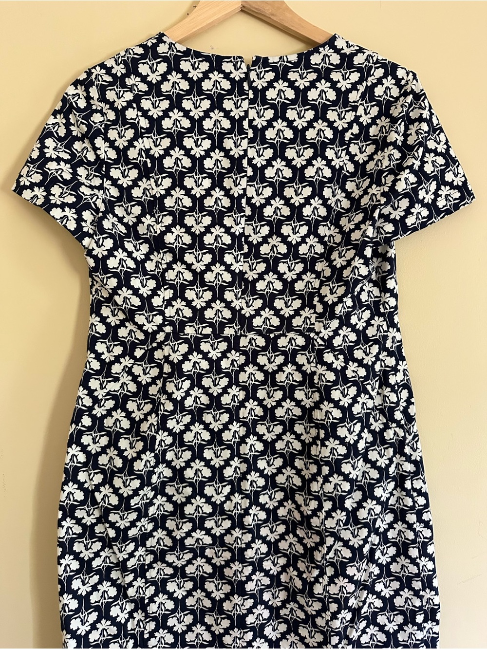 Boden Navy and White Floral V-neck Pocket Dress 8p - Picture 9 of 9